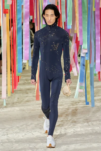 Look 16